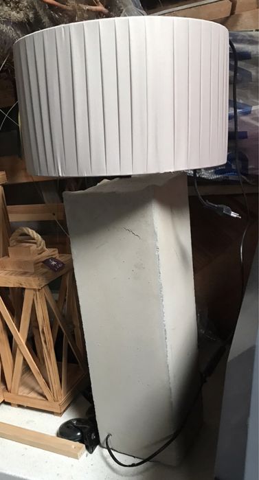 Lampa betonowa