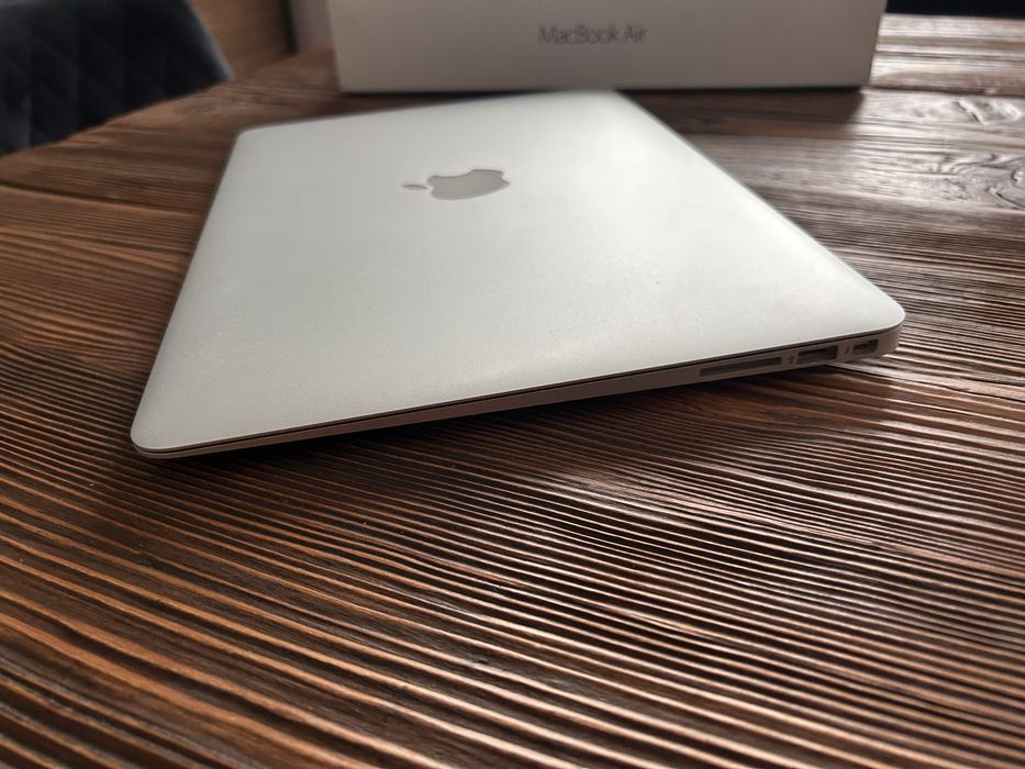 MacBook Air 13” 128 GB SSD 8 GB RAM