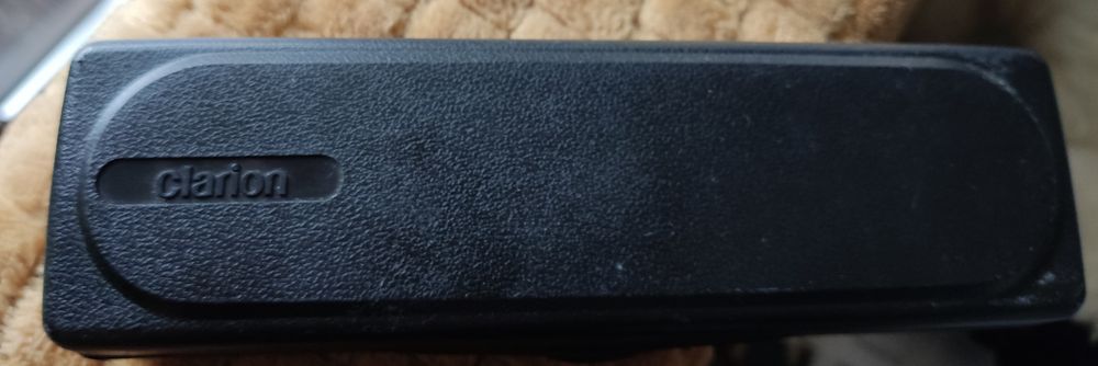 Panel radia CLARION DB288RUSB