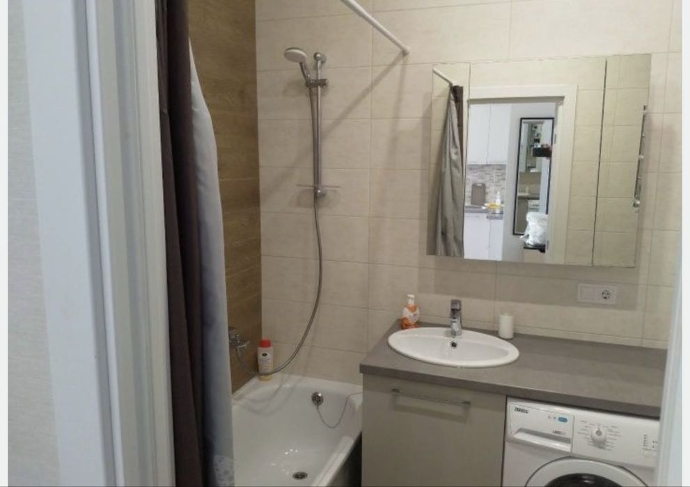 АРЕНДА квартиры в Кадоре на Литературной. Кухня студия + спальня