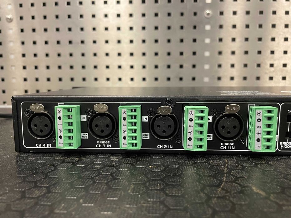 Wzmacniacz, końcówka mocy Omnitronic XDA-1204 4x300W, 2x600W RMS