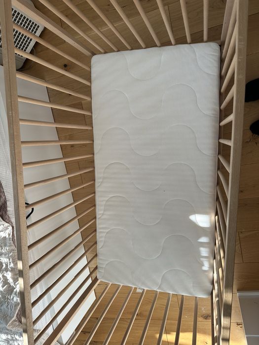 Łóżeczko dziecięce z materacem