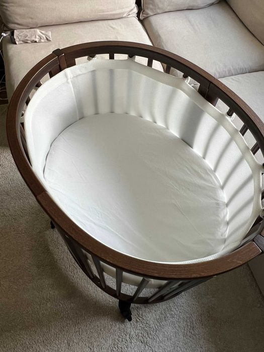 Cama Stokke® Sleepi Mini V3 (castanho) + Colchão + Lençóis + Tela
