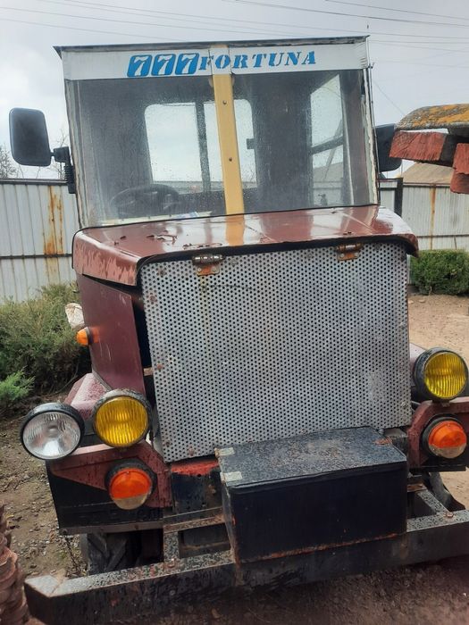 Продам Трактор..