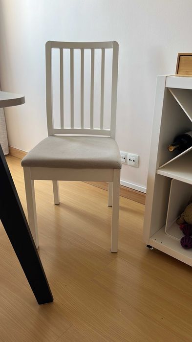 Mesa Ikea RYDEBÄCK + 4 Cadeiras Ikea EKEDALEN
