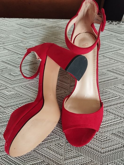 Продам! Новые босоножки !700грн.