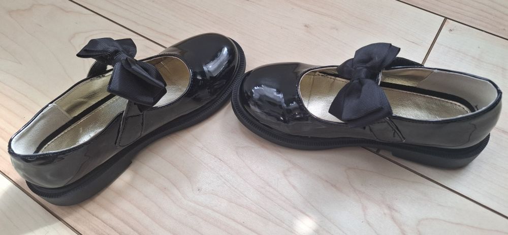 Stylowe buty na apel dla dziewczynki!