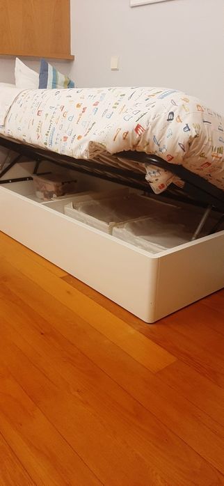 Cama branca lacada (190×90 cm) com colchão