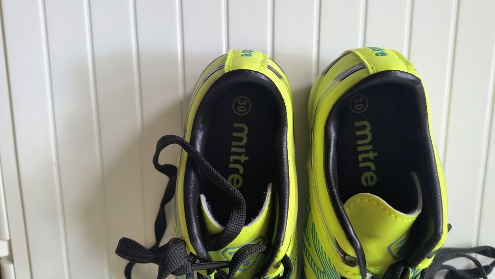Дитячі футбольні бутси Mitre розмір 30 EUR