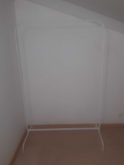 Cabideiro de Roupas com cabides