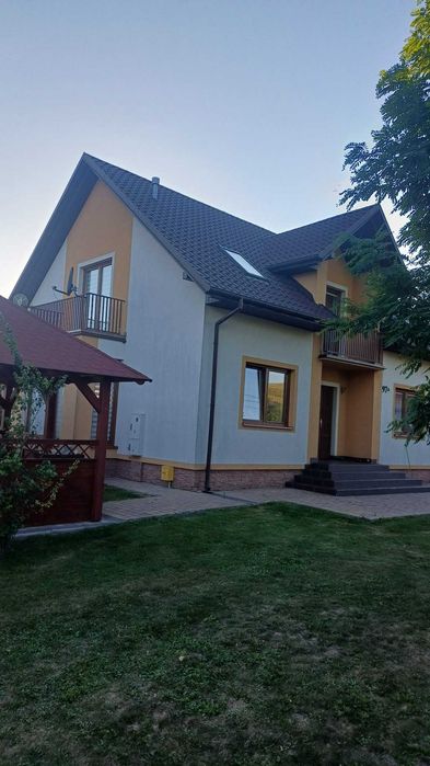 Dom wolnostojący z garażem i budynkiem gospodarczym