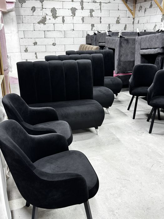 Дивани стільці диавны стулья Виробники виконано в чорному кольорі