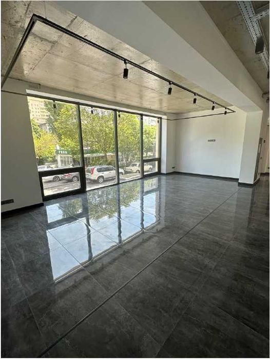 Аренда фасадного помещения 210 м² в новом БЦ у Аркадии