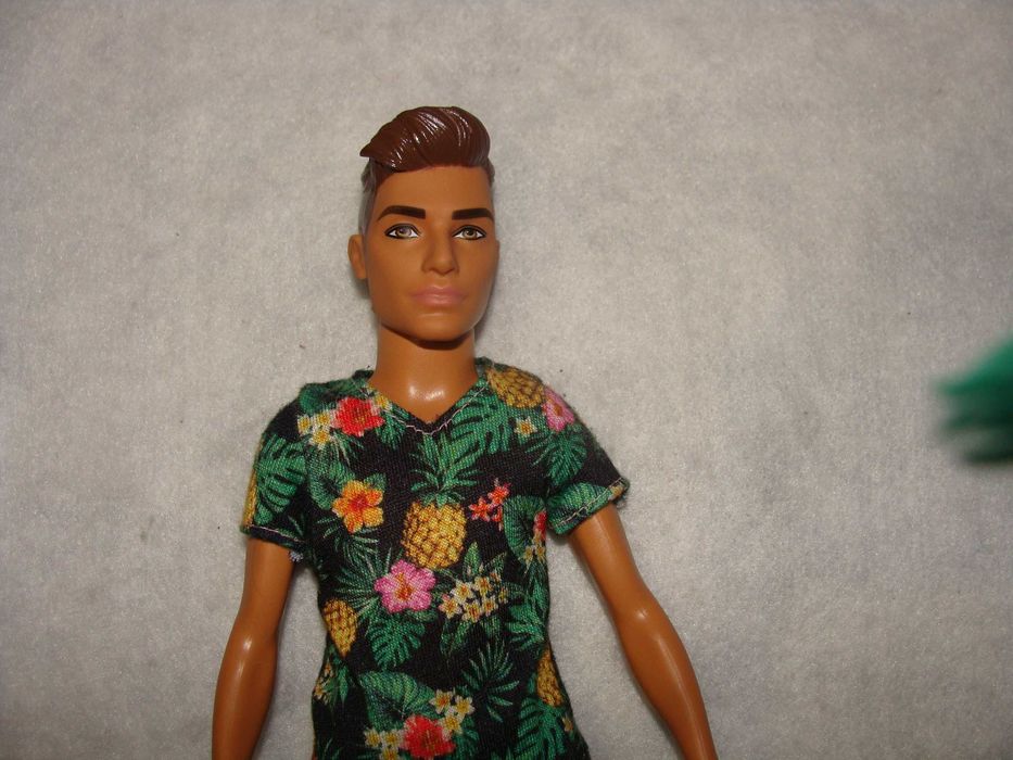 Boneco Ken Fashionistas Tropical Vibes