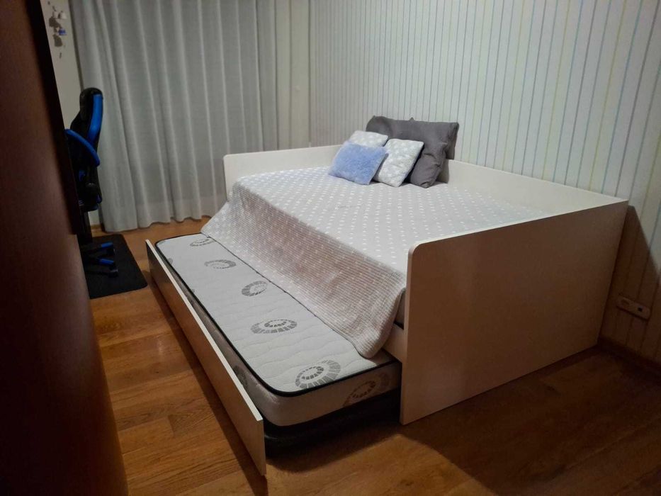 Cama dupla de solteiro com colchão