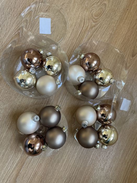 Bolas Natal douradas, castanhas e beges