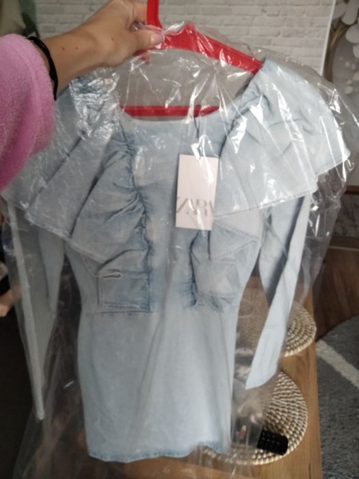 Джинсова інстаграмна сукня від Zara