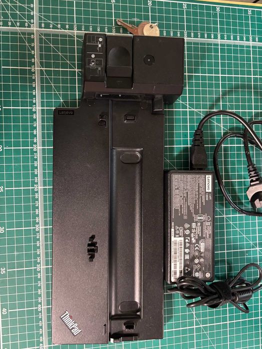 Doca Thinkpad Ultra Dock 40AH + Carregador 135Watts e Chaves