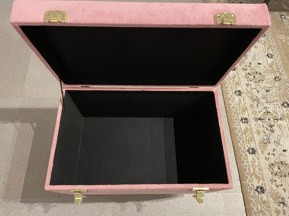 Baú Veludo Rosa com Arrumação