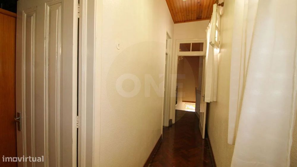 Prédio para Comércio e Habitação no Centro de Machico