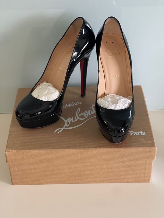 Christian Louboutin Bianca - Sapato de salto alto em verniz preto