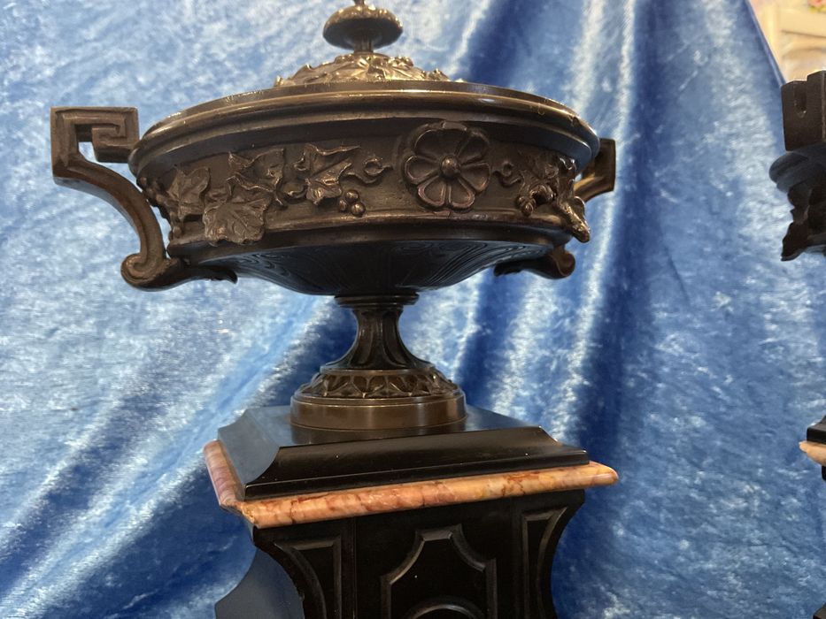 Bronze par French marble taxas cassolettes altura 27 cm