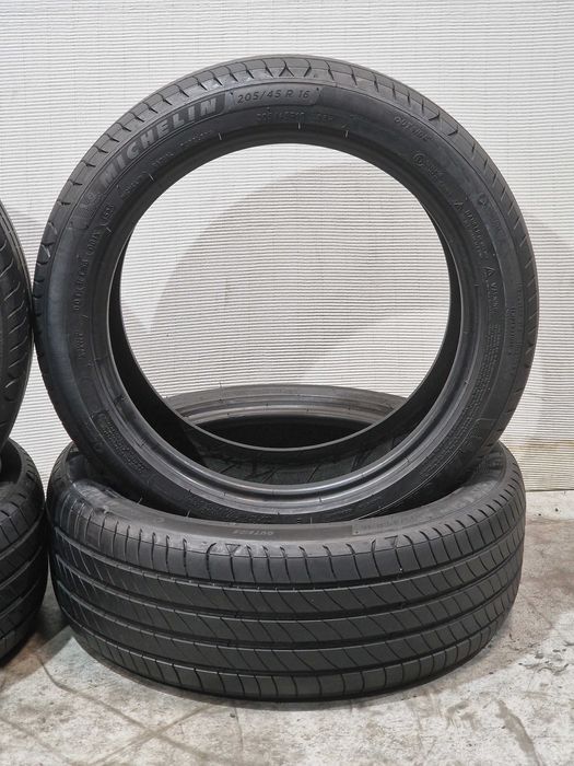 4 Pneus 205/45R16 MICHELIN Semi Novos