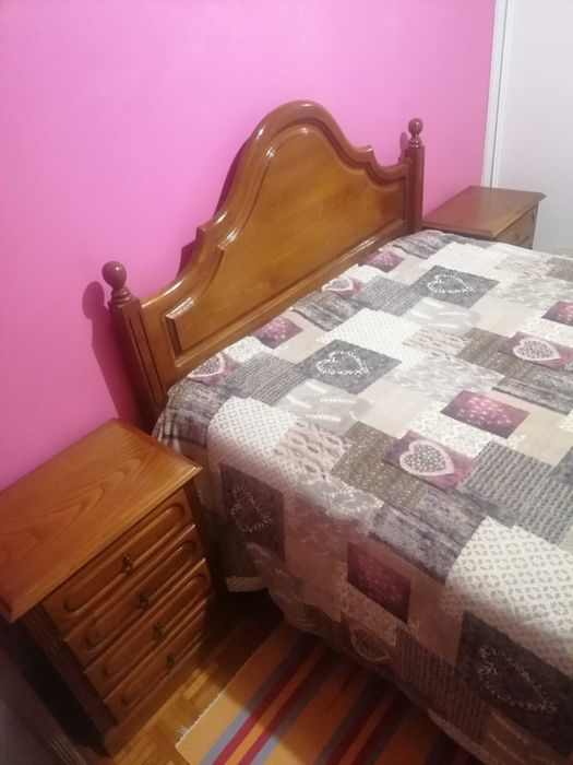 Cama de casal castanho