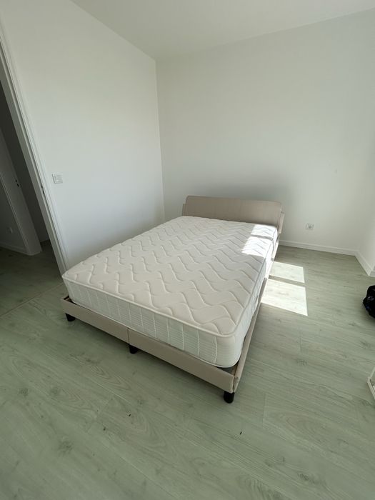 Cama de casal com colchão
