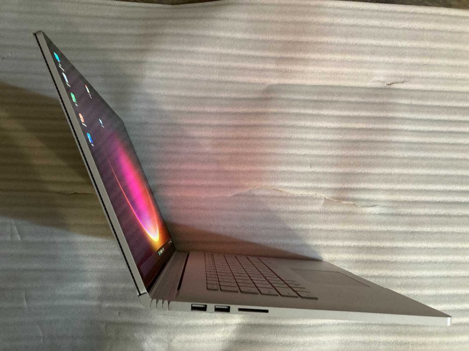 i7 — 16GB — 256 SSD — NVIDIA GTX 1060 6GB Microsoft Surface Book 2 15