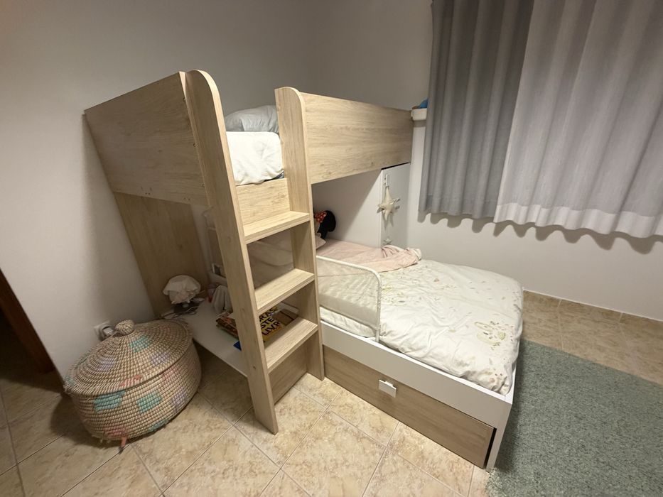 Beliche com 2 camas + 2 colchões incluídos – Excelente estado