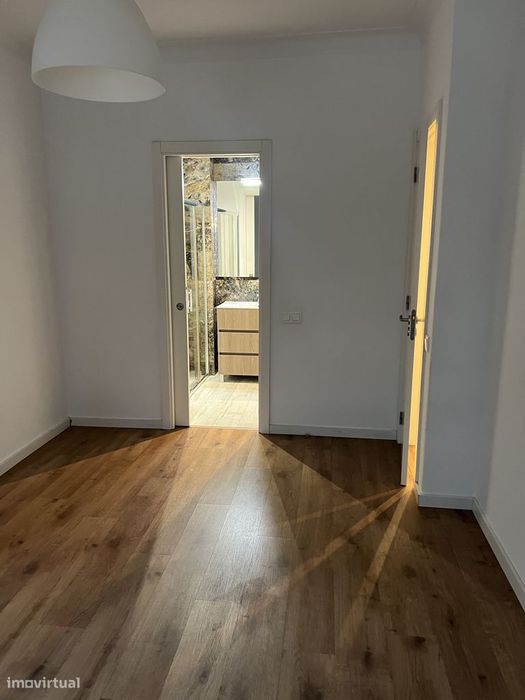 Exelente T2 Remodeladao na zona Montalvão Setubal