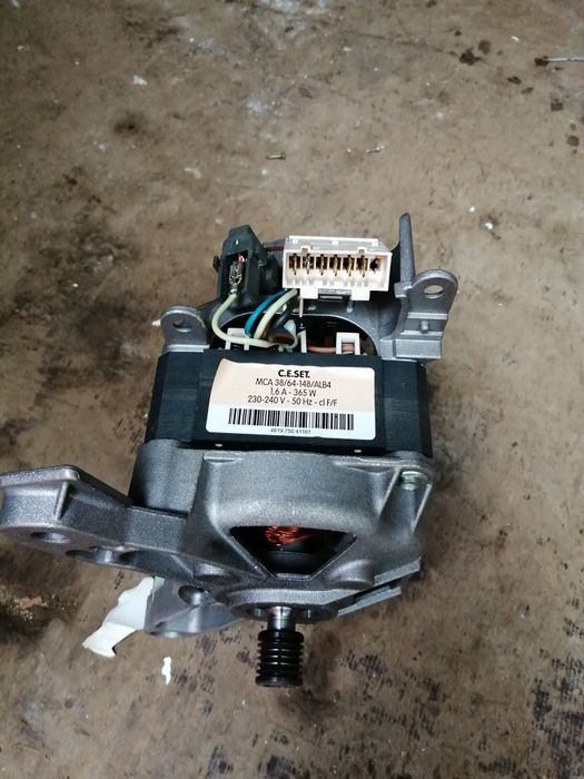 Мотор електричний.