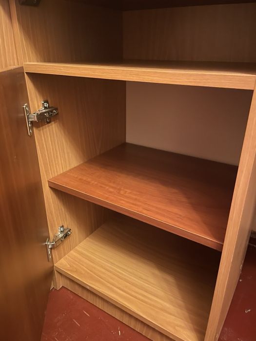 Продам свою стенку / уголок / стол для учебы, работы