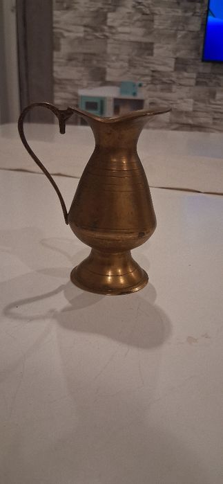 Dzbanuszek mosiężny