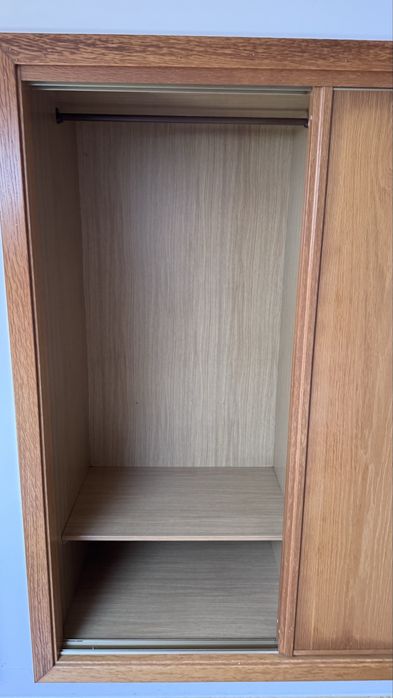 3 Roupeiros embutidos com portas de correr