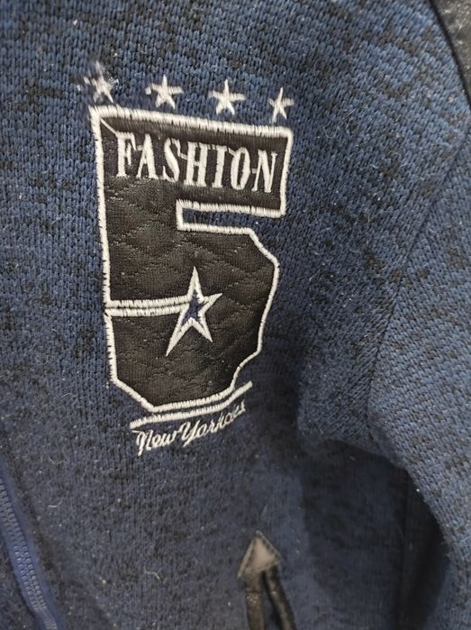 Sweter rozpinany z kapturem