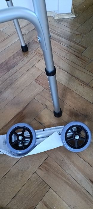 Chodzik dla starszej osoby