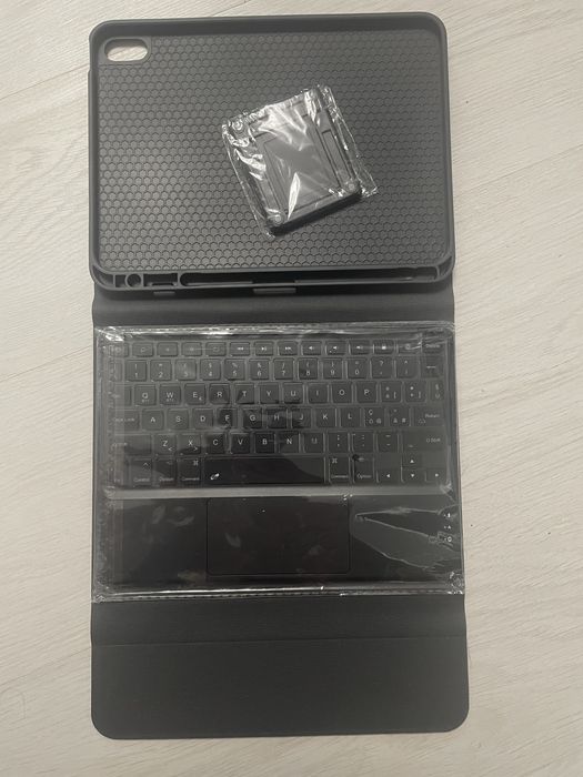 Чохол з клавіатурою на ipad 11