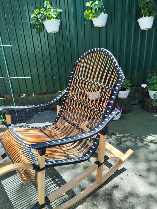 Кресло качалка нове