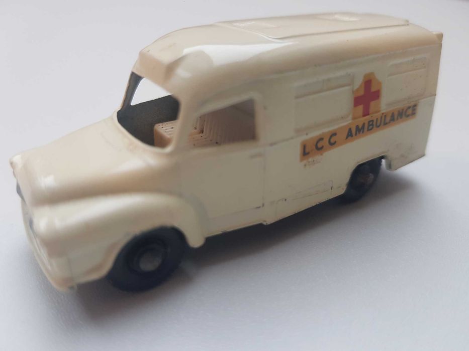 model matchbox regular wheels nr 14, Lomas Ambulance, 1962 r