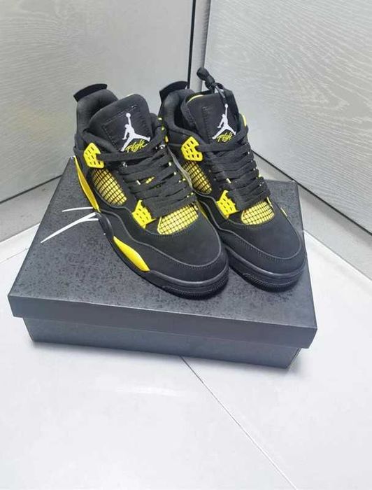 Jordan 4 Retro Thunder R.45