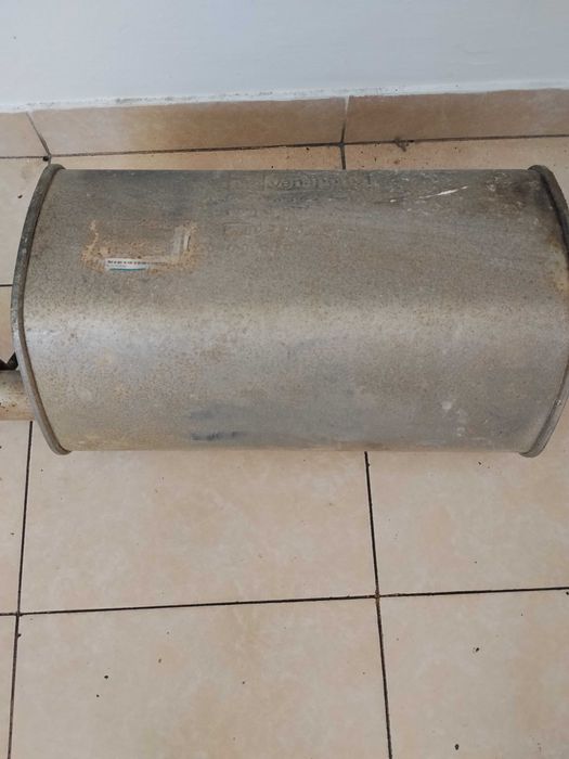 Panela de escape em bom estado