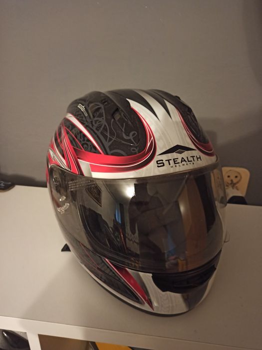 Kask motocyklowy na motocykl