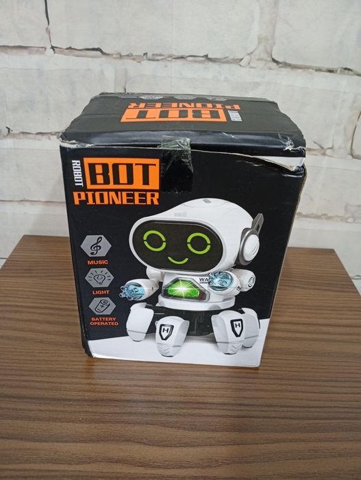 Tańczący robot z pazurkami