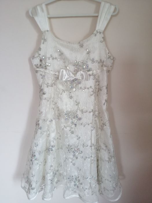 Kremowa koronkowa sukienka na komunię wesele r. 140