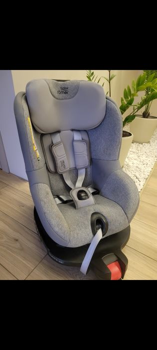Автокрісло Britax Romer  Dualfix M i-size 360° поворотне