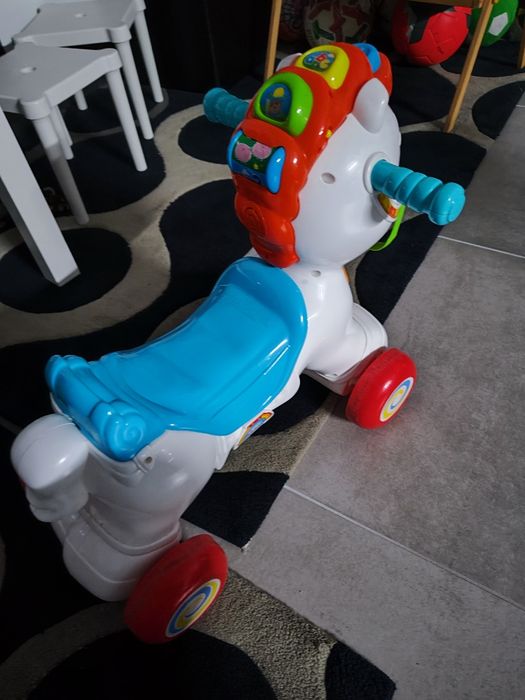 Brinquedo Cavalinho interativo da Clementoni