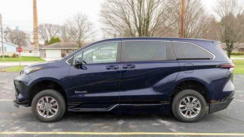 2023 Toyota Sienna LE 8-Passenger