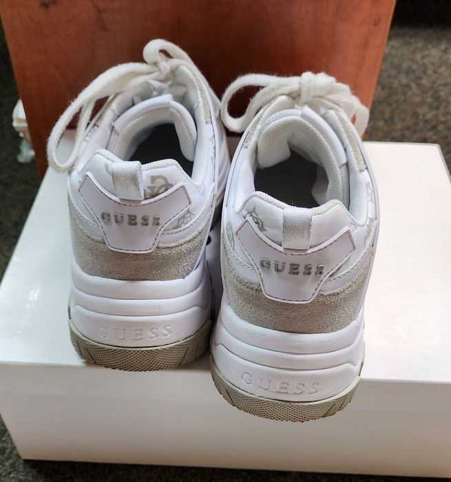 Sneakersy damskie sznurowane Guess Brayjen Biało-Beżowe